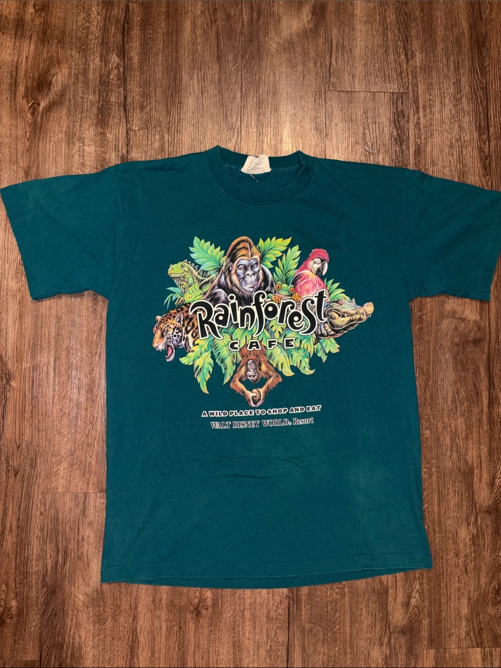 Vintage Walt Disney rainforest Café men’s large T-shirt single stitch
